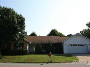 408 Cottonwood Dr, Salem, IL 62881