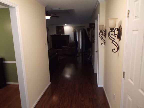 2nd image of 3947 Sweetwater Dr