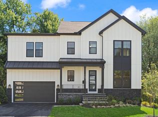 903 Hillcrest Dr SW, Vienna, VA 22180