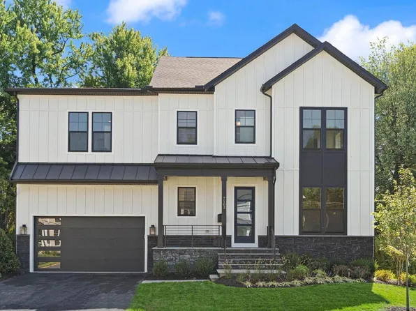 903 Hillcrest Dr SW, Vienna, VA 22180