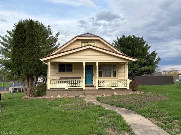 222 High St, Senecaville, OH 43780