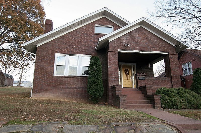 1st image of 205 N Van Buren St
