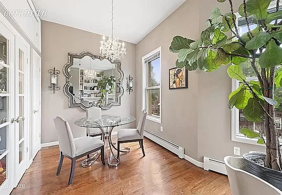 2nd image of 551 Chauncey St #3