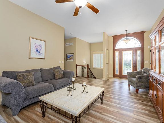 5th image of 524 E Crescent Lakes Dr