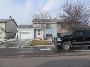 206 W Redwood St, Gillette, WY 82718