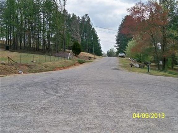 3rd image of 61 Pineknoll Dr