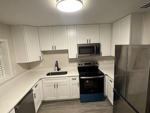 2nd image of 1401 N Westmoreland Dr #1
