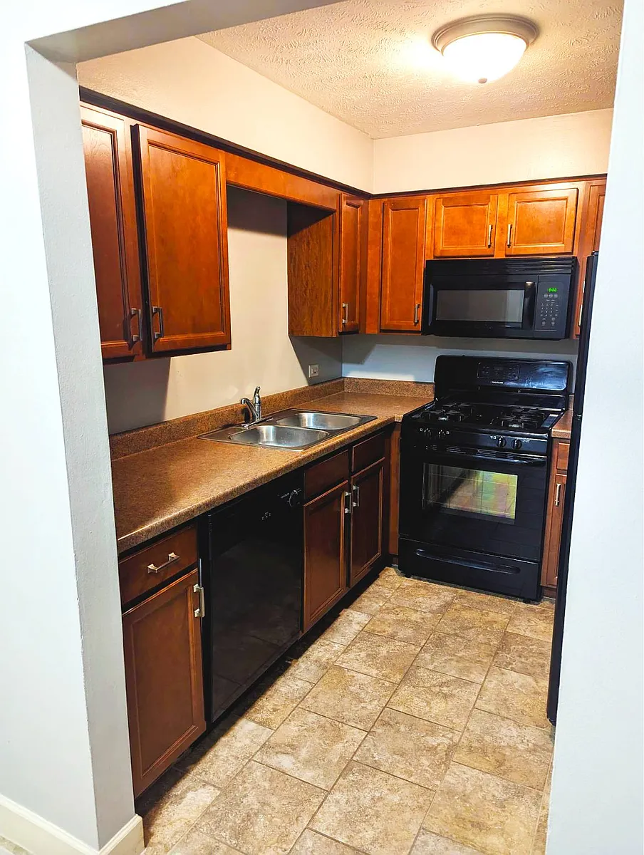 Kitchen at Auburn Apartments. - Auburn