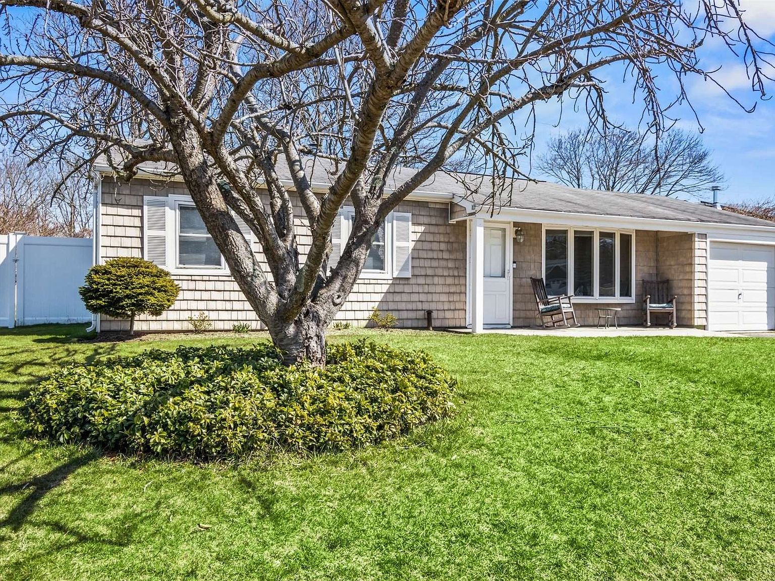 31 Singingwood Drive, Holbrook, NY 11741 Zillow