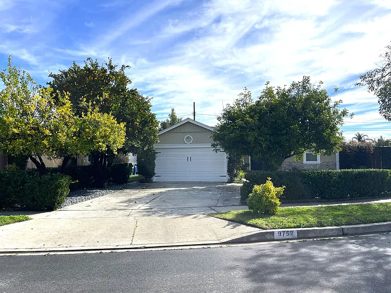 9752 Monogram Ave — Photo 2