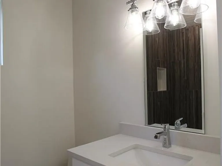 705 Harris Ave #C — Photo 22