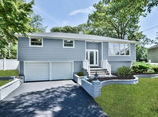 79 Lolly Ln, Centereach, NY 11720