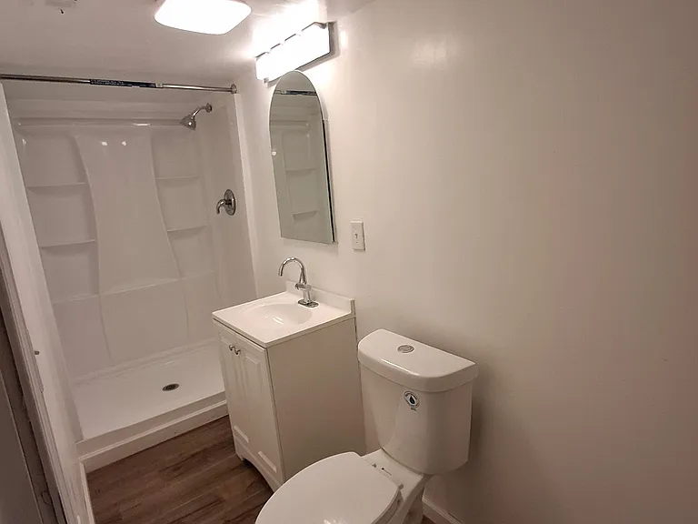 379 W Stewart St — Photo 9