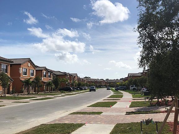 3rd image of 20425 Lagente Cir