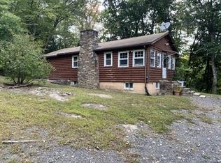 95 Aldrich St #R, Granby, MA 01033