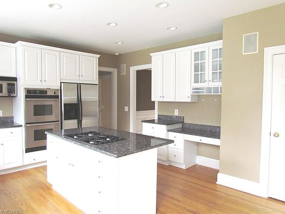 4th image of 10780 Bell St