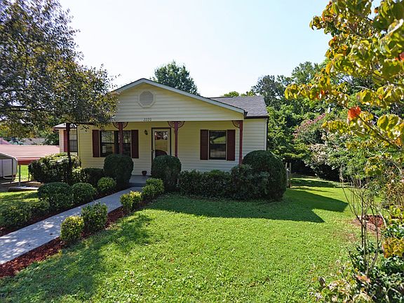 2nd image of 2220 Holbrook Dr