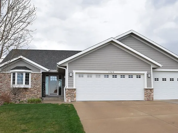 1704 Dakota St, Yankton, SD 57078