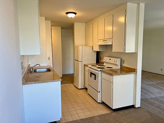 3rd image of 121 41st St APT 301