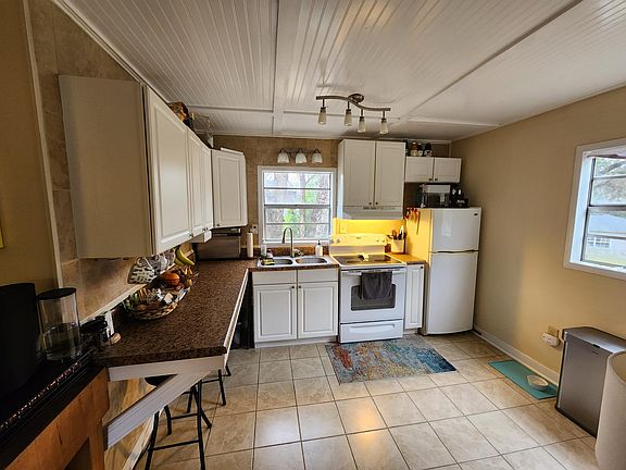 3rd image of 1381 Hartford Cir #B
