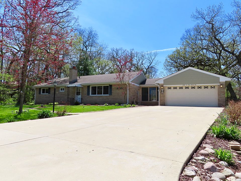 1st image of 30W525 Mulberry Dr