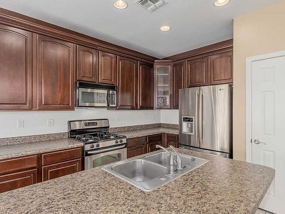 5th image of 15968 W Hualapai St