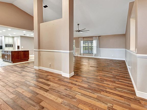 3rd image of 36600 Barrington Dr