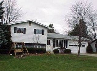 9840 Elmwood Dr, Freeland, MI