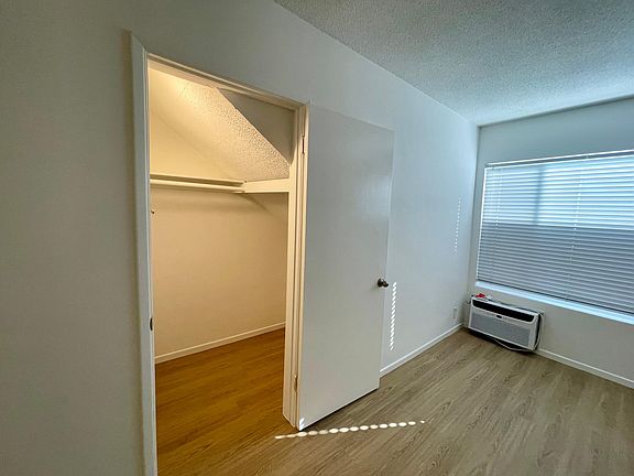 5th image of 1029 N Hayworth Ave APT 2