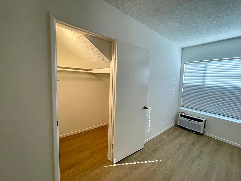 1029 N Hayworth Ave #2 — Photo 5