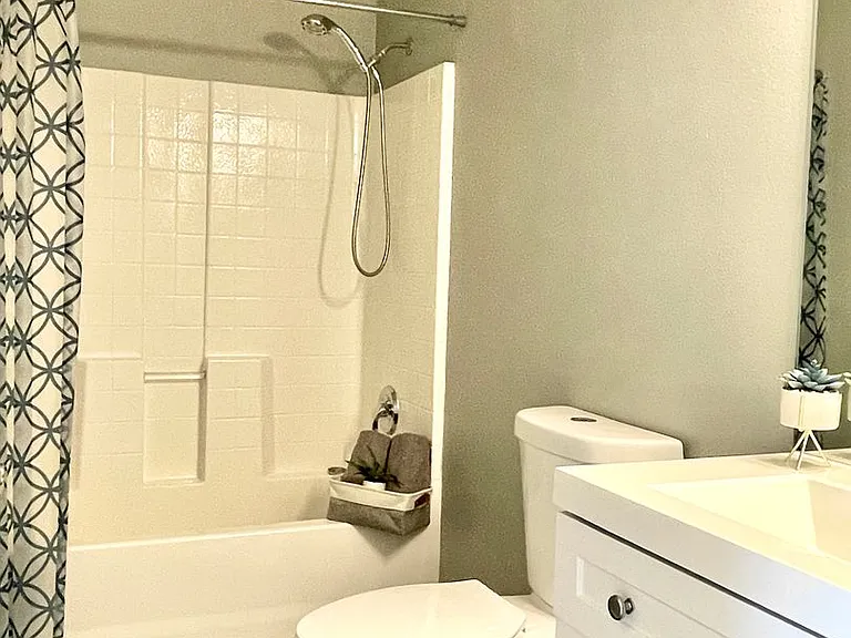 1960 S 725 E — Photo 19