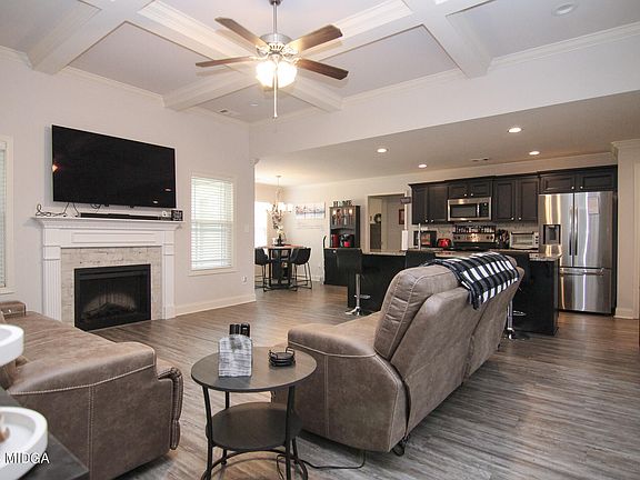 4th image of 308 Gibson Cir
