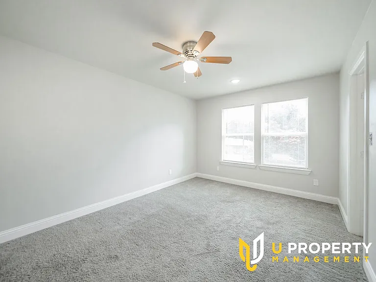 1014 W Ford St — Photo 20