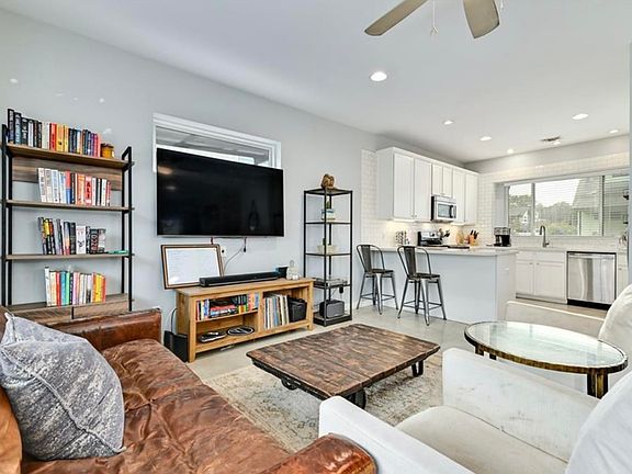4th image of 3505 Villa Ct Unit 6