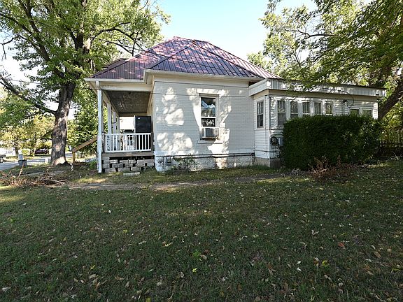 2nd image of 804 N Main St