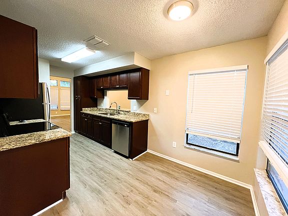 3rd image of 617 Charing Cross Ct