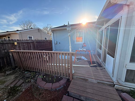 3rd image of 1011 Ash St