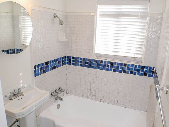 4th image of 230 Twin Oaks Ave APT A