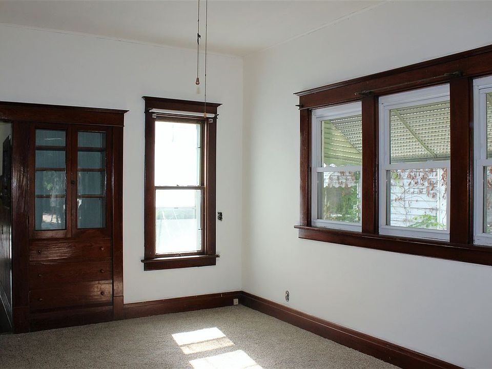 2nd image of 319 1st Ave