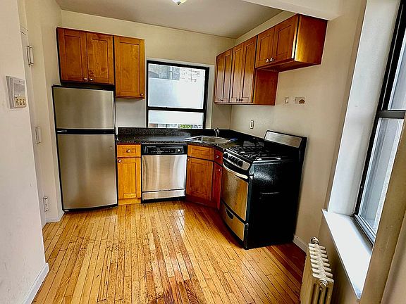 2nd image of 239 W 15th St #4FE