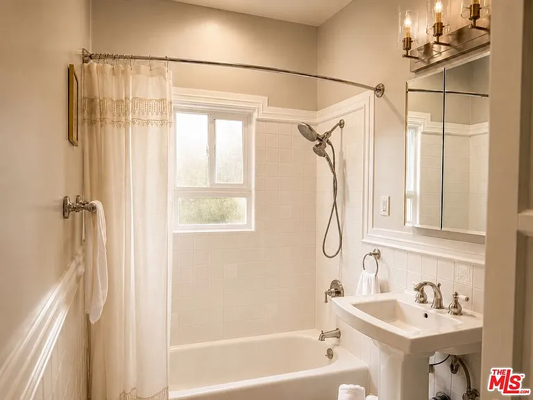 830 N Gardner St #1/2 — Photo 7