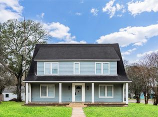 311 Avenue G, El Campo, TX 77437