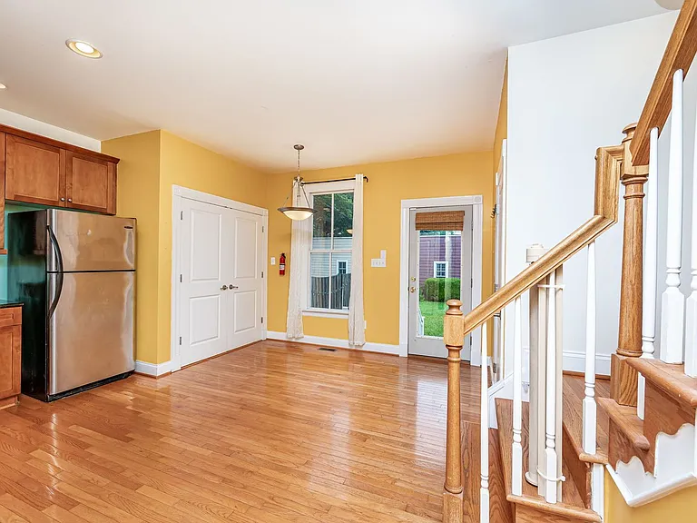 520 S Laurel St — Photo 4