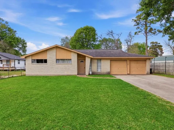 118 8th Ave, Nederland, TX 77627