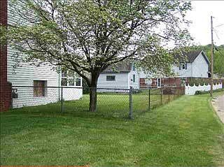 3rd image of 231 Carper Ln