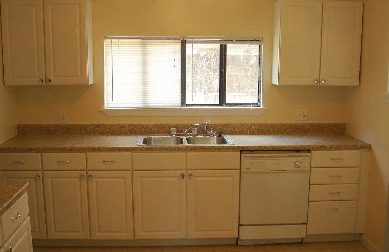 4 bed, 1.5 bath, 1600 sqft, $1,200 — Photo 4