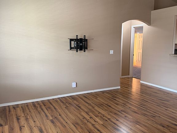 3rd image of 252 Archer Rd