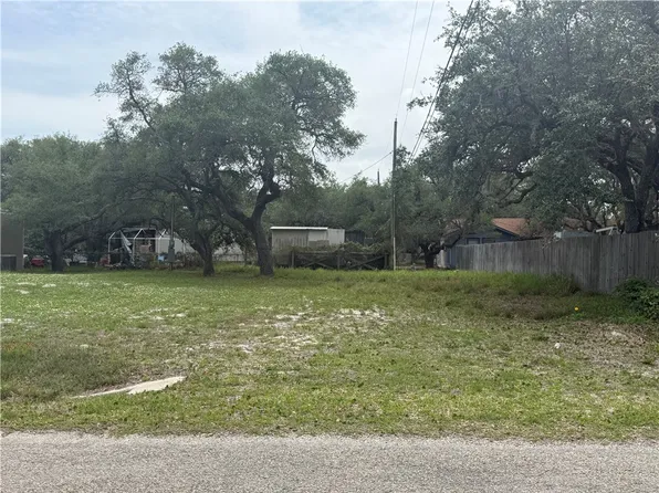 2007 Mallard Dr, Rockport, TX 78382