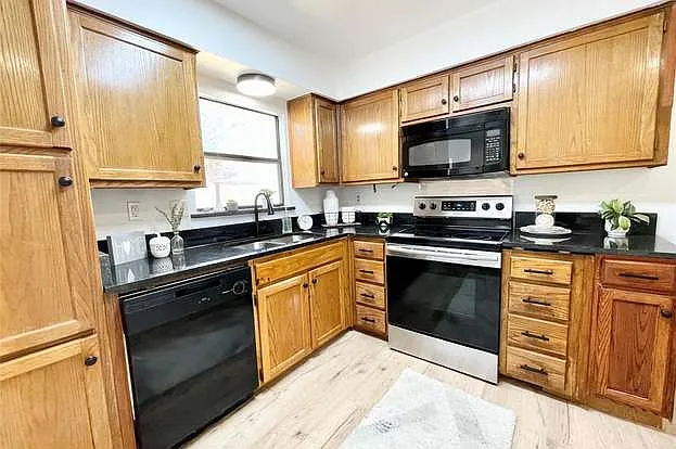 5704 Sterling Green Trl — Photo 56