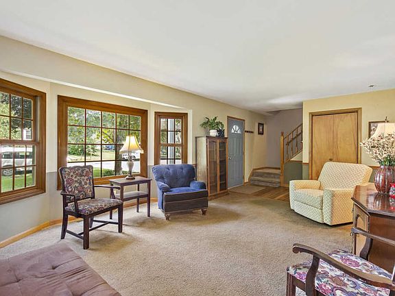 4th image of 5007 Maplehill Dr